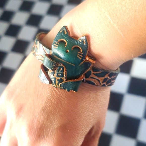 Adorable Handmade  Cat Bracelet - Picture 3 of 4